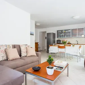 Spacious 3-bedroom With Courtyard In - Perfect For Families , Tempio Pausania Italia